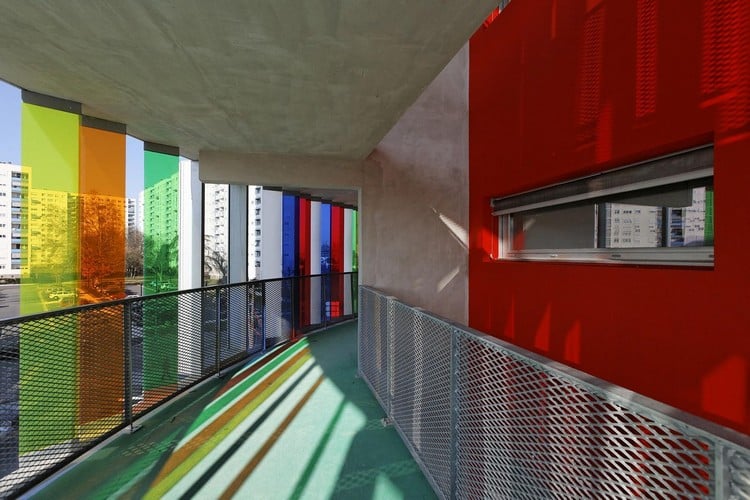 bardage-façade-colorée-balcon-pimper-ambiance