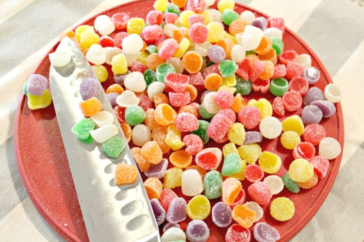 bonbons gélifiés -sucrés-multicolores-déco-gâteau-anniversaire-enfant