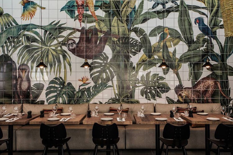 carrelage mural-motifs-exotiques-restaurant-hôtel