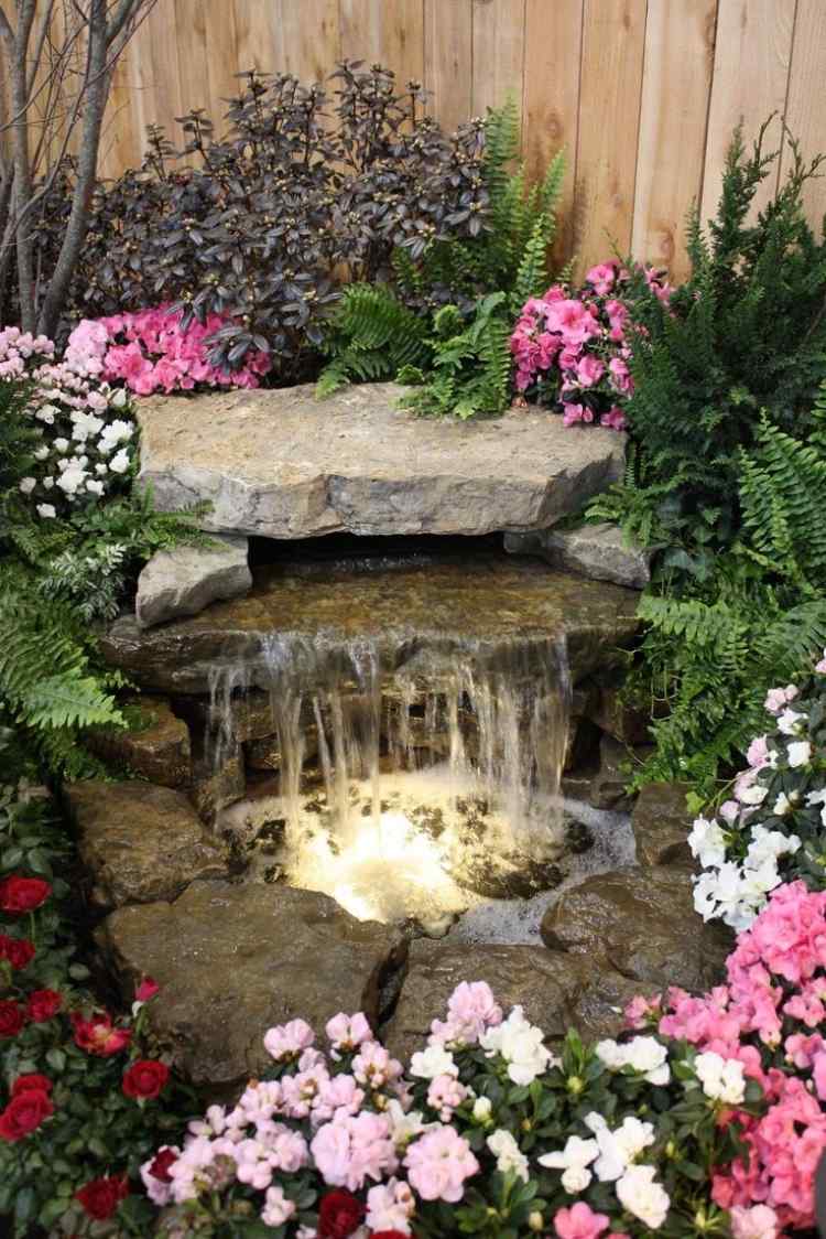 cascade de jardin -rochers-déco-fleurs-ombre-fougères