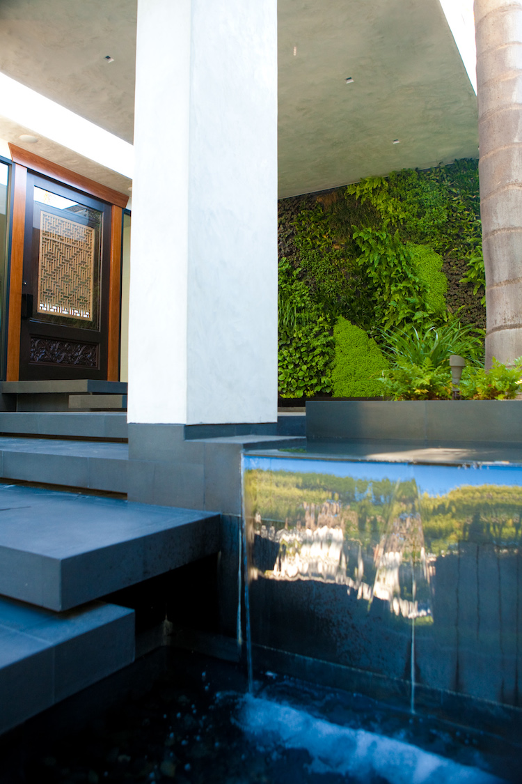 cascade jardin -moderne-granit-jardin-vertical