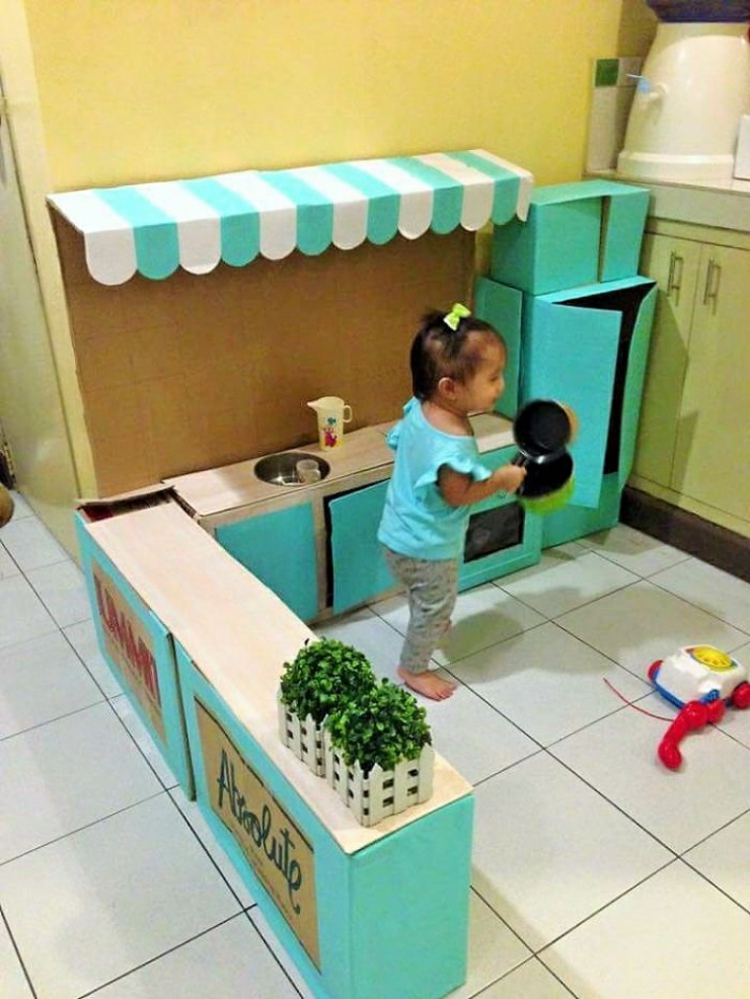 cuisine pour enfant à abriquer-boîtes-carton-peintes-turquoise-blanc
