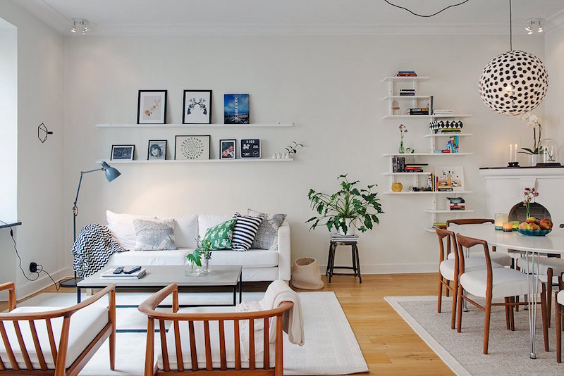 décoration scandinave salon ouvert-salle-manger-studio-blanc-chaises-bois