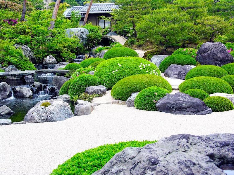 décoration jardin japonais design-mousse-cascade-étang-maison