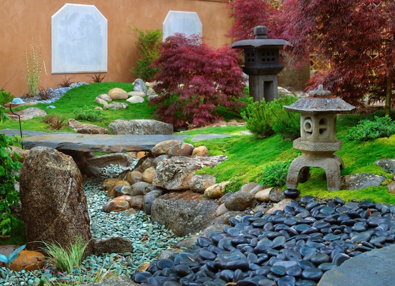 décoration jardin japonais rocaille-statues-pierre-pagodes-galets-zen