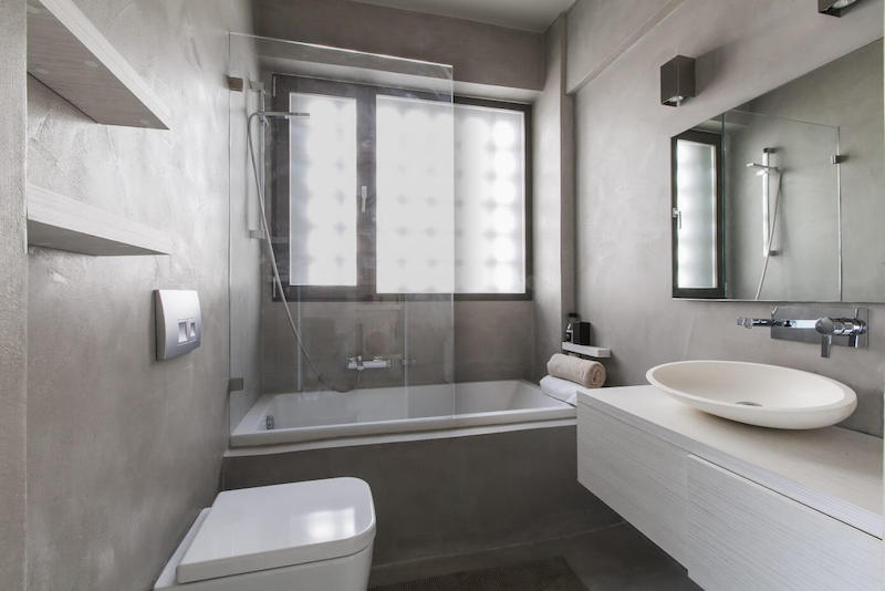 enduit-salle-bains-baignoire-douche-toilettes-peinture-gris-perle
