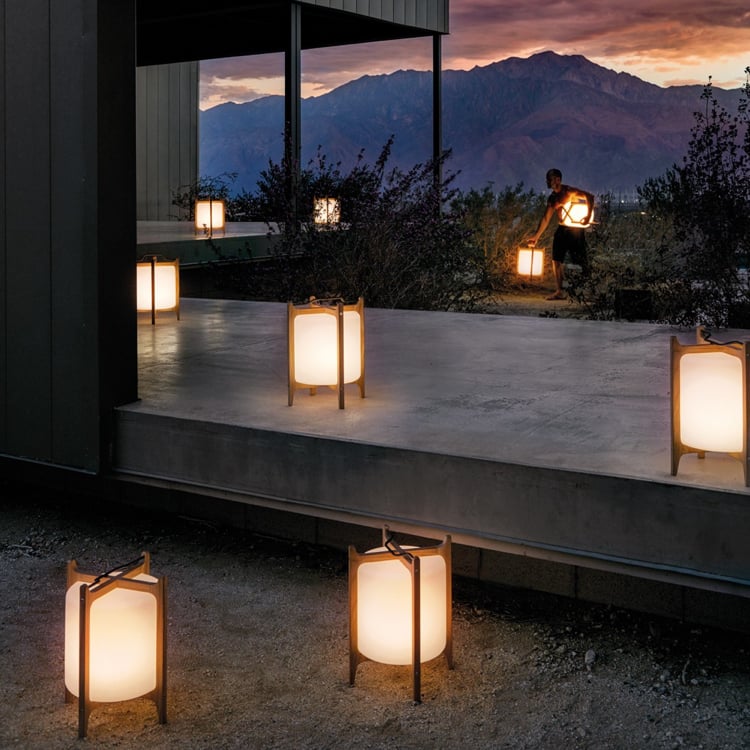 éclairage extérieur -lampe-jardin-lanterne-moderne-bois-verre-Voyager-Gloster