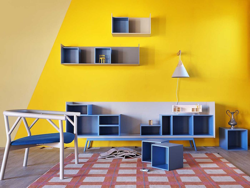 étagère murale design Edge-Miniforms-meuble-bas-sur-pieds-assorti-vintage