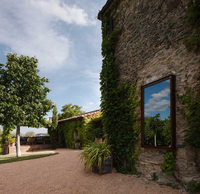 façade végétalisée maison-campagne-Empordà-Francesco-Rife-Studio