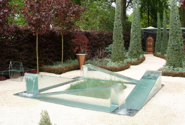 fontaine-extérieure-jardin-design-moderne-verre-forme