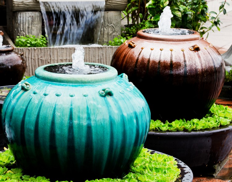 fontaine extérieure de jardin pots-contenants-céramiques