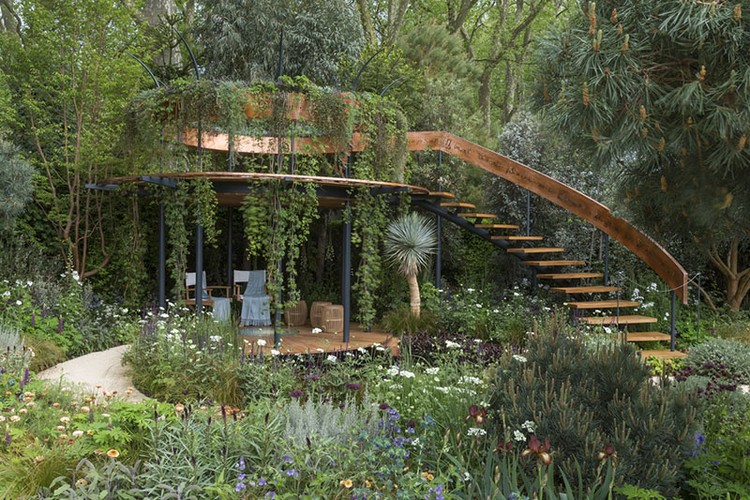 jardin-design-maisonnette-bois-escalier-extérieur