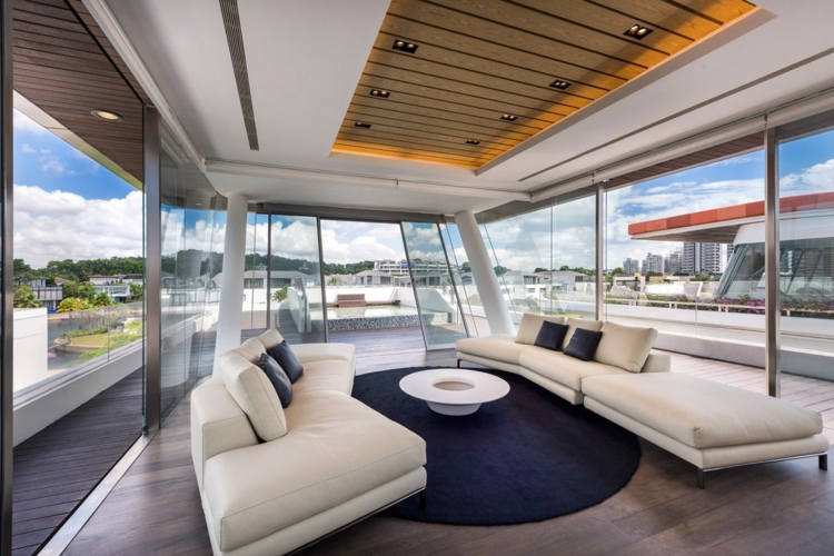maison-architecte-Singapour-forme-bateau-salon-tapis-rond-plafond-bois