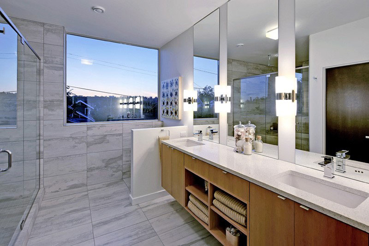 meuble sous lavabo salle de bain -bois-massif-étagères-tiroirs-miroirs-lumineux-carrelage-imitation-pierre