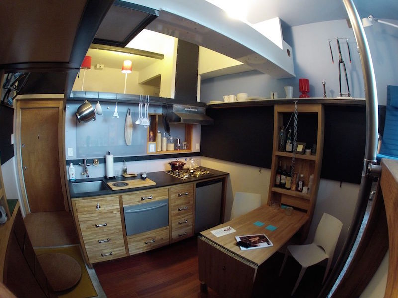 micro-studio-cuisine-équipée-table-manger-6-personnes-Seattle