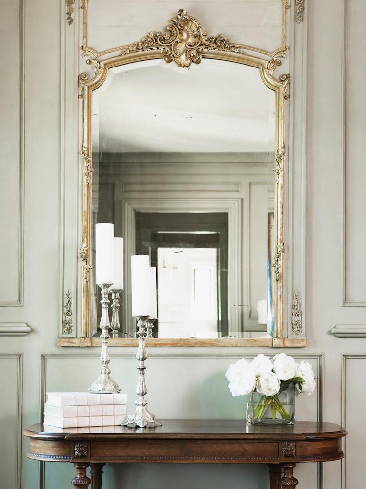 miroir couloir luxueux-ornementation-riche-cadre-doré