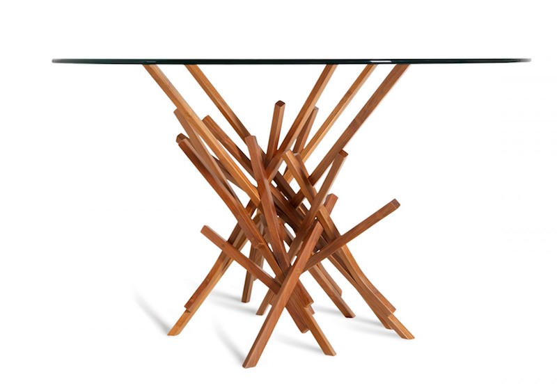 mobilier-contemporaim-design-table-piètement-bois-plateau-verre-Guaimb-Paulo-Alves