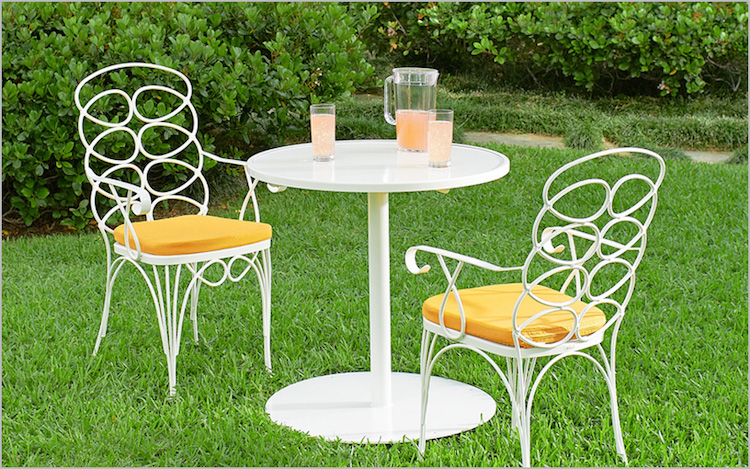 mobilier-jardin-fer-forgé-blanc-ensemble-table-ronde-pied-central-chaises