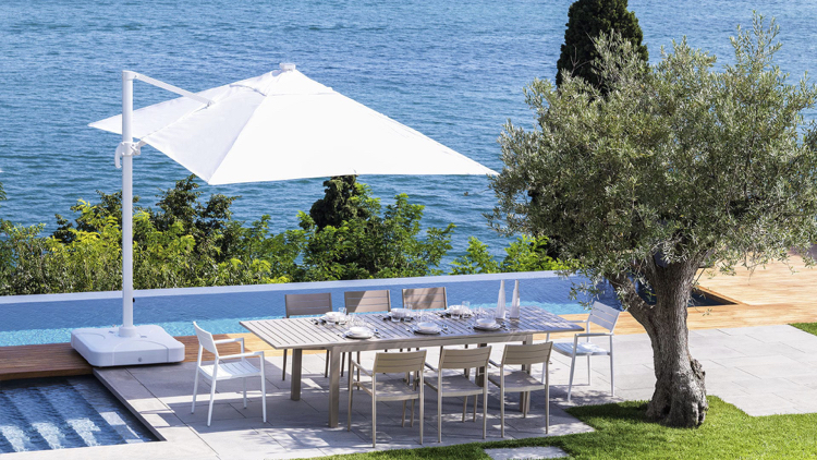 parasol jardin -design-moderne-blanc-terrasse-méditerranéenne-Parasol-Talenti