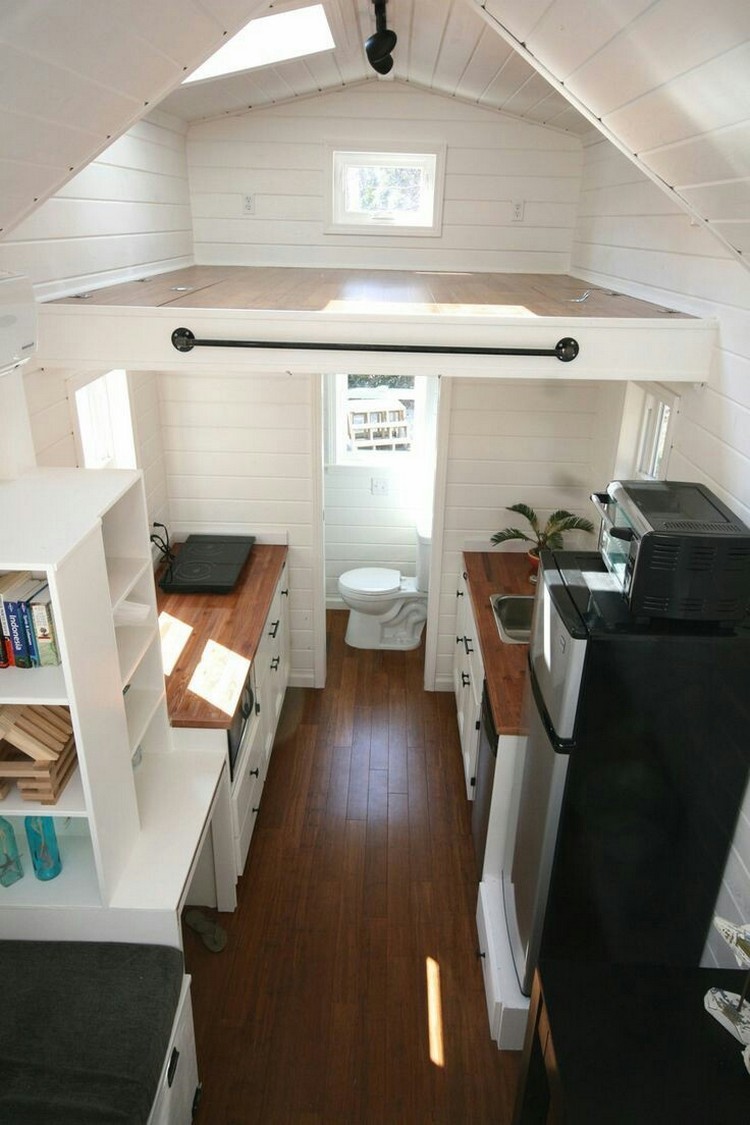 petite maison bois blanc-neige-meubles-design