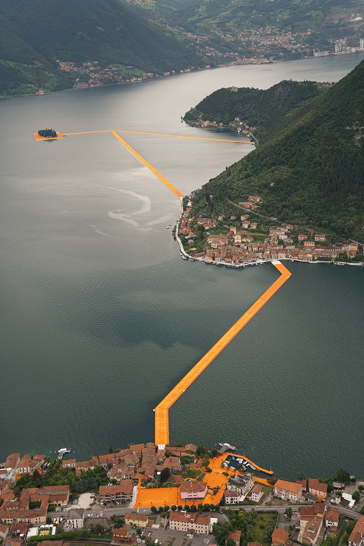 ponton-flottant-lac-iseo-italie-vue-spectaculaire