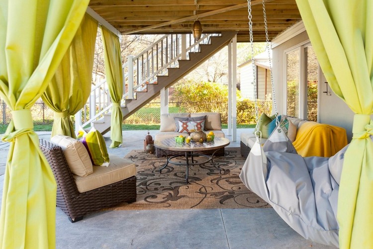 rideau-veranda-vert-éclatant-tapis-coloré