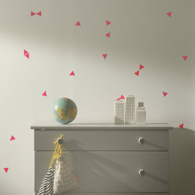 stickers muraux -triangles-roses-design-scandinave-idée-déco-chambre-enfant