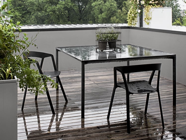 table jardin design -carrée-ciment-noir-boiacca