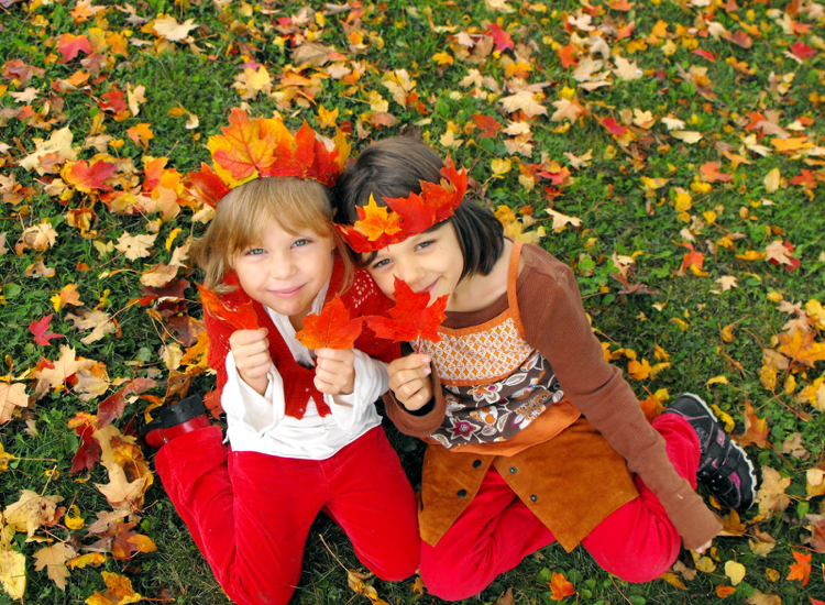 bricolage d’automne enfants-couronne-feuilles-automne-rouges