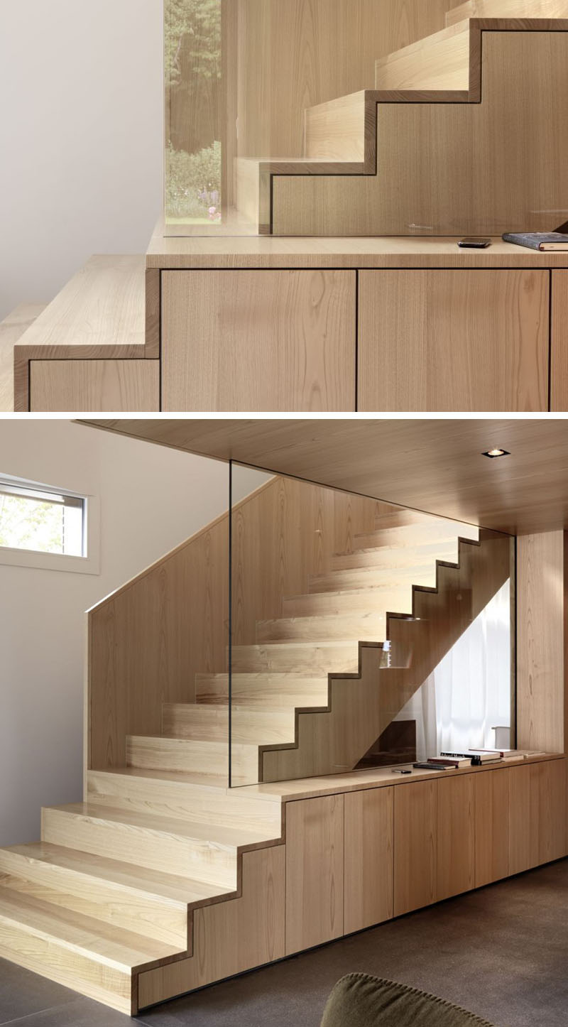 escalier-intérieur-bois-clair-rangement-sous-escalier-design-original
