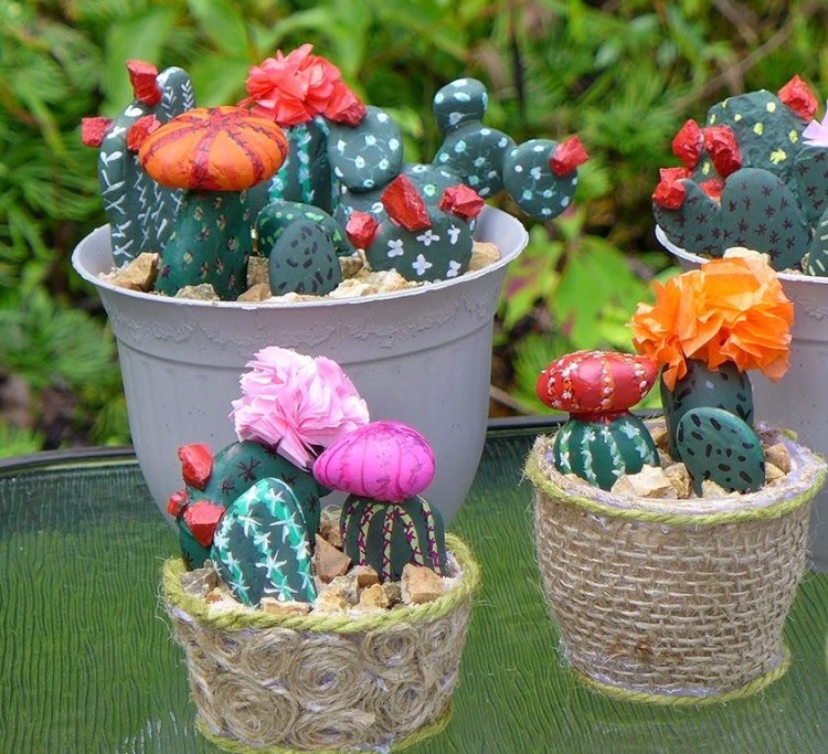 galets-pour-jardin-fleurs-cactus-colorés-pots-tressés