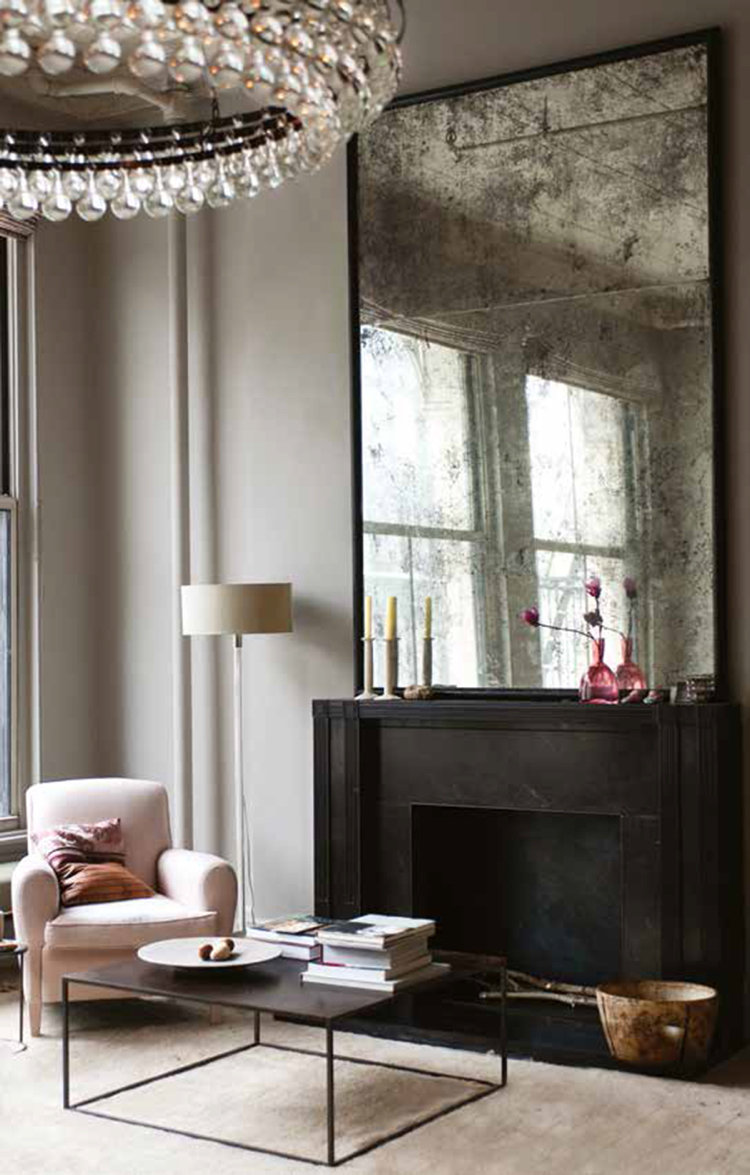 grand miroir vintage -mercurisé-cadre-noir-cheminée-noire