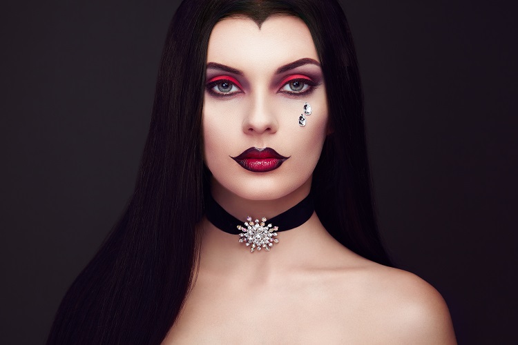 halloween vampire femme cheveux noirs