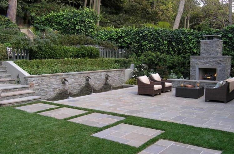 jardin design contemporain -cheminée-extérieure-pierre-coin-lounge-fontaine-pierre