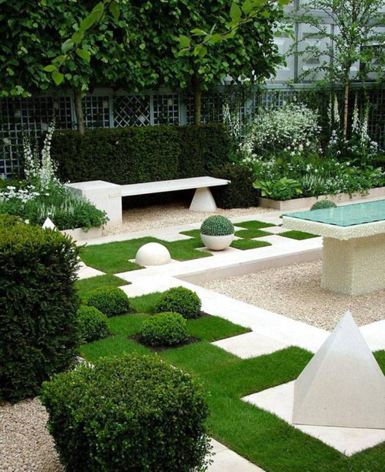 jardin en ville –moderne-style-formel-pelouse-damier-buis-dallage