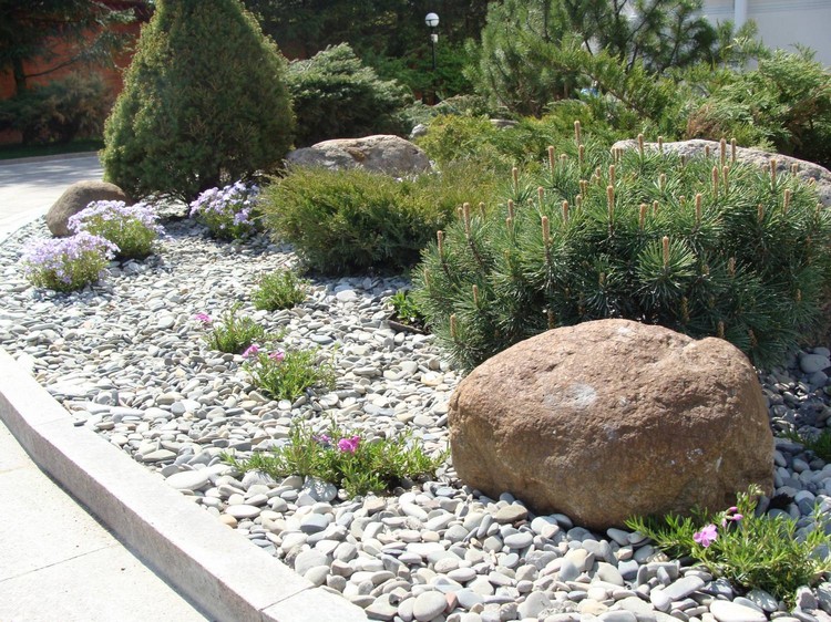 jardin-rocaille-bordure-graviers-galets-pierres