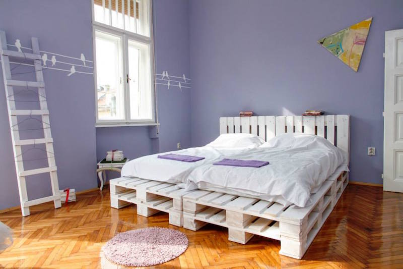meuble en palette de bois pourla chambre à coucher-adulte-lit-2-personnes-blanc