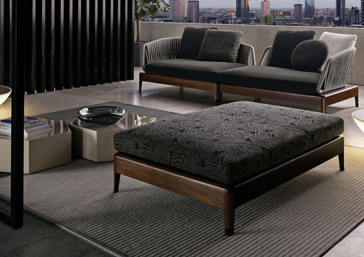 mobilier lounge -ottoman-bois-iroko-tapisserie-grise-motif-feuilles-indiana