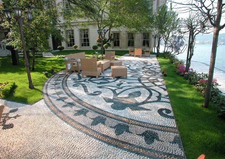 Mosaïque décorative en galets – 35 idées de déco de jardin diy