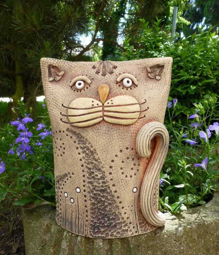 poterie de jardin -décoration-jardin-chat-céramique-faire-soi-même