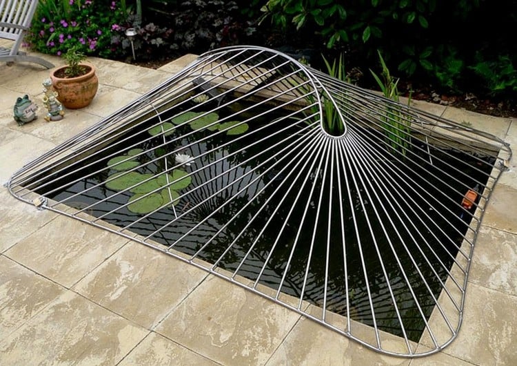 protection bassin de jardin –grillage-métallique-protection-nénuphars
