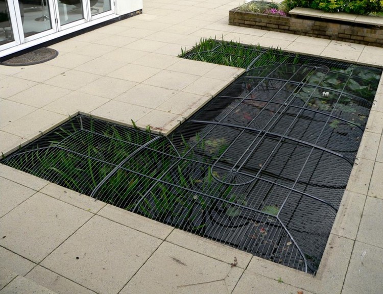 protection bassin de jardin –grillage-métallique-protection-plantes-aquatiques