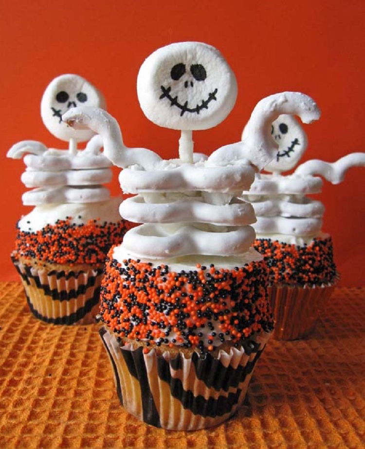 recette Halloween de cupcakes-décorés-squellesttes-bretzels-chocolat
