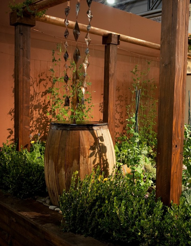 tonneau en bois -recueillir-eau-pluie-idée-déco-jardin