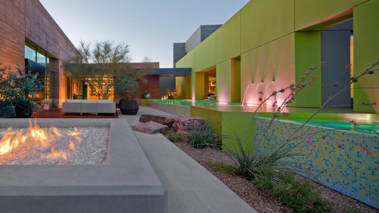 aménagement de jardin cosy-piscine-éclairage-ambiance-foyer-extérieur-moderne