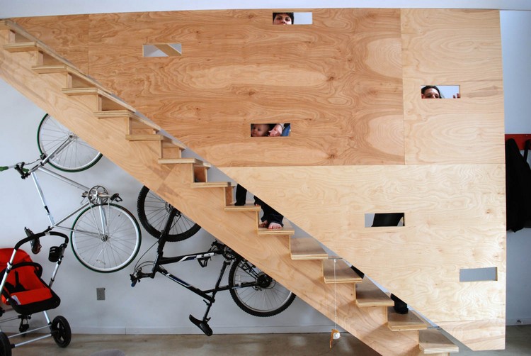 aménagement-sous-escalier-range-vélos-poussette