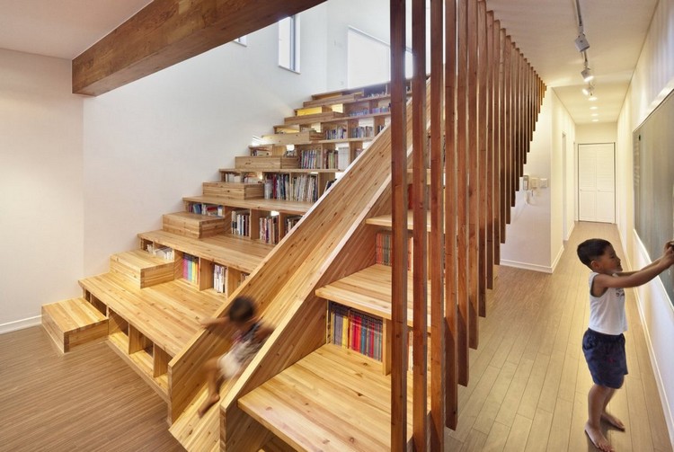 aménagement-sous-escalier-tiroirs-rangeemnt-optimal-livres