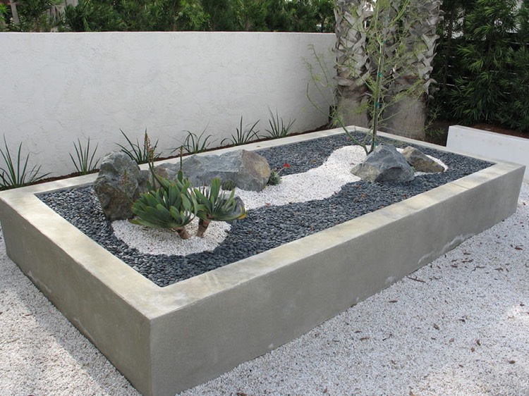 bac a fleurs en beton -rectangulaire-mini-jardin-rocaille