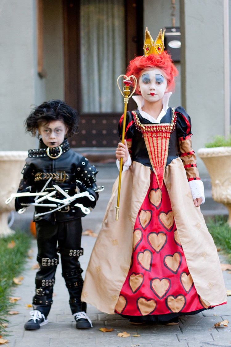 costume d’Halloween -enfants-films-disney-alice-pays-merveilles-reine-coeur-edward-mains-argent