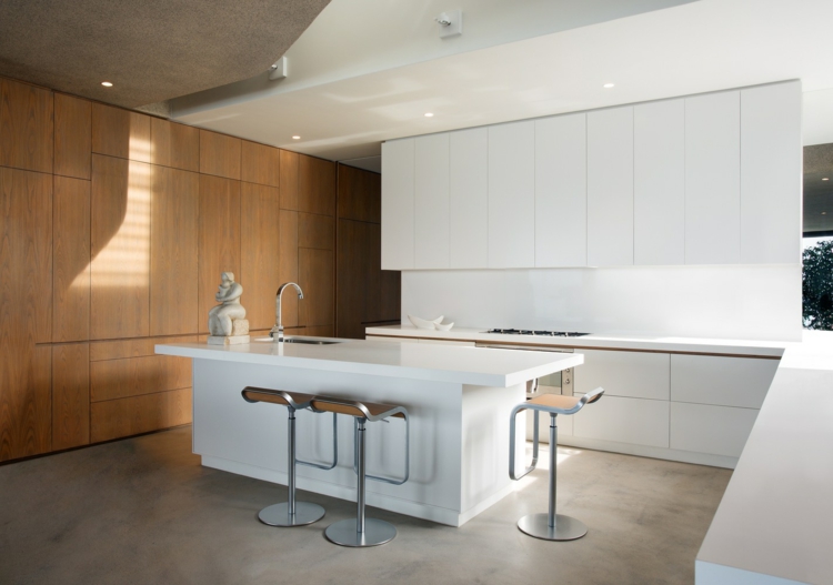 cuisine-blanche-style-minimaliste-intérieur-maison-design-exclusif